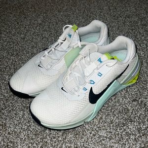 Nike Women’s Metcon 7 Hyperlift Size 7.5